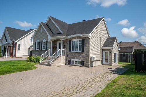 Parking - 11417 Rue Maisonneuve, Mirabel, QC - Outdoor With Facade