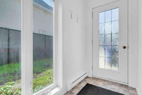 Mud Room - 11417 Rue Maisonneuve, Mirabel, QC - Indoor Photo Showing Other Room