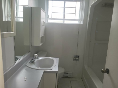 Bathroom - 140B Av. George-V, Dorval, QC - Indoor Photo Showing Bathroom