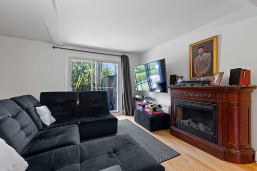 Salon - 4562 Rue Lake, Dollard-Des-Ormeaux, QC - Indoor Photo Showing Living Room With Fireplace