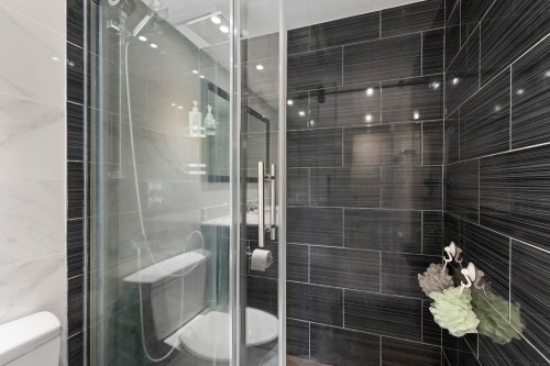 Salle de bains - 4562 Rue Lake, Dollard-Des-Ormeaux, QC - Indoor Photo Showing Bathroom