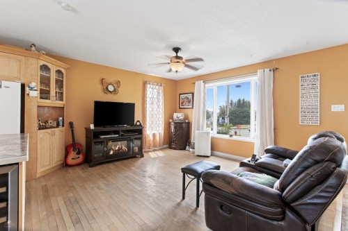 Salon - 40 Rue Comeau, Saint-Magloire, QC - Indoor Photo Showing Living Room