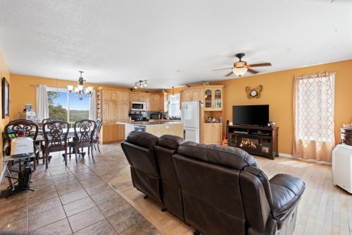 Salon - 40 Rue Comeau, Saint-Magloire, QC - Indoor Photo Showing Living Room