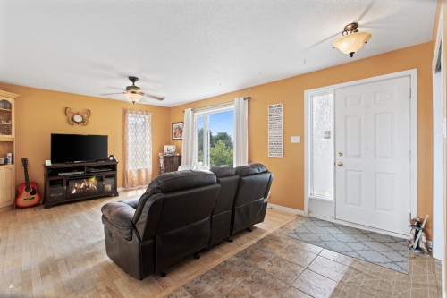 Salon - 40 Rue Comeau, Saint-Magloire, QC - Indoor Photo Showing Living Room