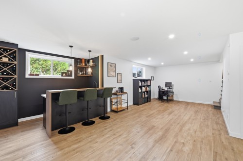 Salle familiale - 932 Rue Lanoie, Upton, QC - Indoor