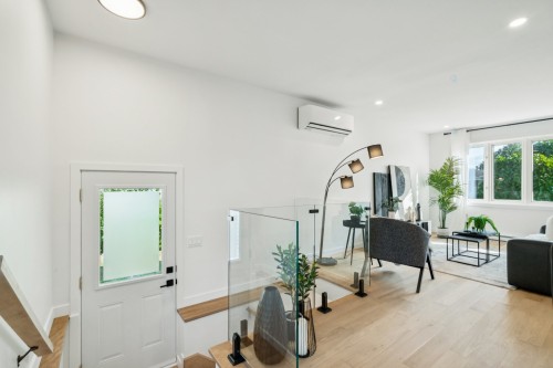 Hall d'entrée/Vestibule - 385 Rue Auger, Beloeil, QC - Indoor Photo Showing Other Room