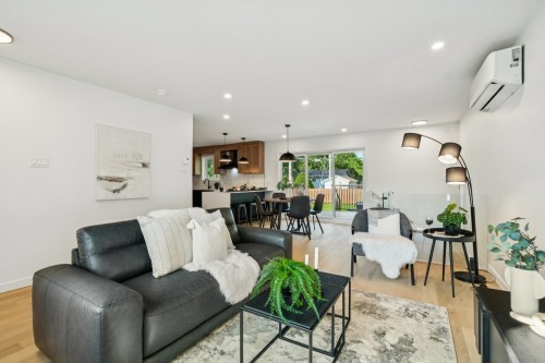 Salon - 385 Rue Auger, Beloeil, QC - Indoor Photo Showing Living Room
