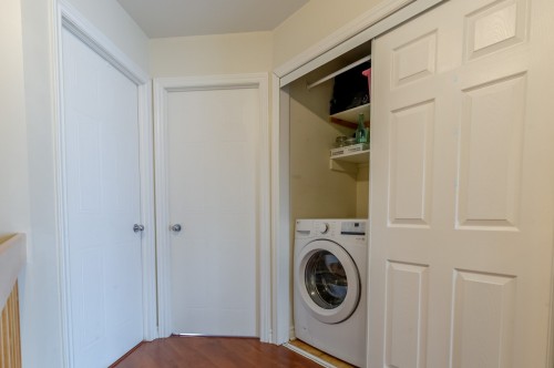 Hall d'entrée/Vestibule - 6967 Rue Du Chardonneret, Brossard, QC - Indoor Photo Showing Laundry Room