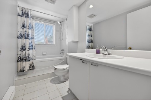 Salle de bains - 6-666 Av. Ampère, Laval (Laval-Des-Rapides), QC - Indoor Photo Showing Bathroom