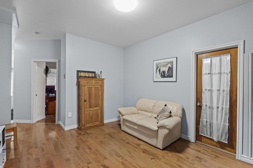 Salon - 140 Ch. St-Guillaume, Sainte-Marthe, QC 