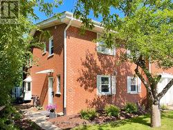 290 WESTCOURT PLACE Waterloo, ON N2L 2R7