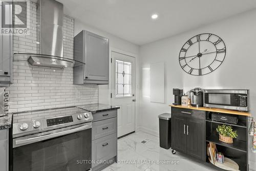 409 Blake Boulevard, Ottawa, ON - Indoor Photo Showing Kitchen