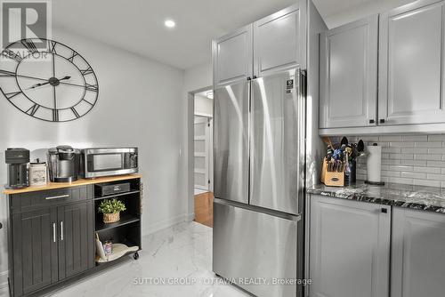 409 Blake Boulevard, Ottawa, ON - Indoor Photo Showing Kitchen
