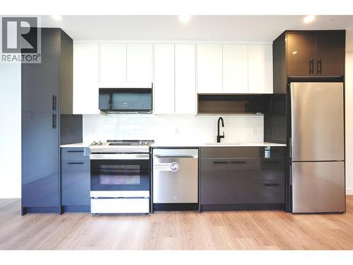 1361 Belaire Avenue, Kelowna, BC - Indoor Photo Showing Kitchen With Stainless Steel Kitchen
