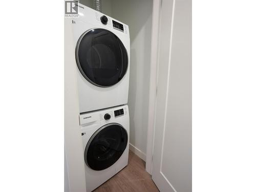 1361 Belaire Avenue, Kelowna, BC - Indoor Photo Showing Laundry Room