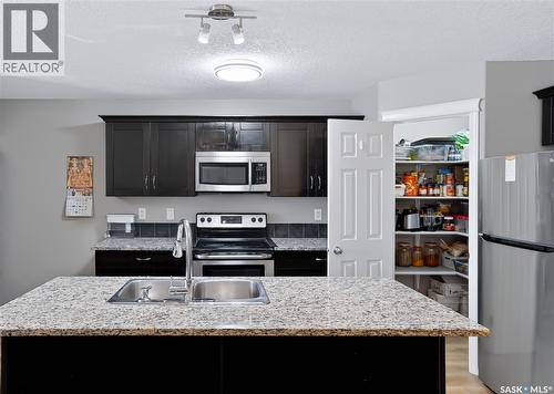 113 125 Willis Crescent, Saskatoon, SK - Indoor Photo Showing Kitchen With Double Sink With Upgraded Kitchen