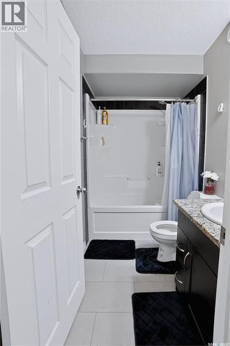 113 125 Willis Crescent, Saskatoon, SK - Indoor Photo Showing Bathroom