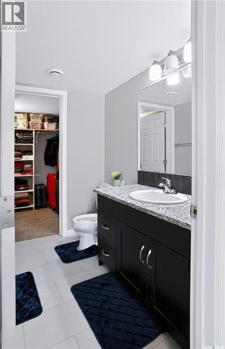 113 125 Willis Crescent, Saskatoon, SK - Indoor Photo Showing Bathroom