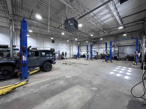 Atelier - 2360 Boul. Du Curé-Labelle, Saint-Jérôme, QC - Indoor Photo Showing Garage