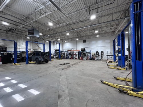 Atelier - 2360 Boul. Du Curé-Labelle, Saint-Jérôme, QC - Indoor Photo Showing Garage