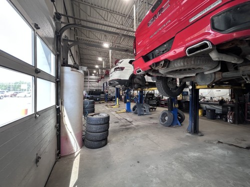 Atelier - 2360 Boul. Du Curé-Labelle, Saint-Jérôme, QC - Indoor Photo Showing Garage