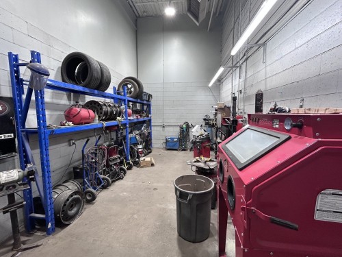 Atelier - 2360 Boul. Du Curé-Labelle, Saint-Jérôme, QC - Indoor Photo Showing Garage