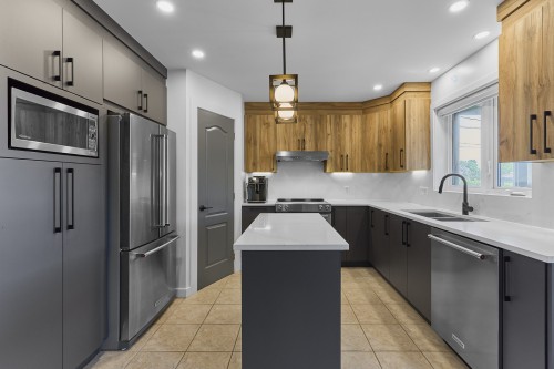 Cuisine - 21 Rue Des Catalpas, Saint-Philippe, QC - Indoor Photo Showing Kitchen With Double Sink With Upgraded Kitchen