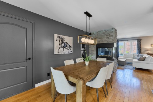 Salle à manger - 21 Rue Des Catalpas, Saint-Philippe, QC - Indoor Photo Showing Dining Room With Fireplace