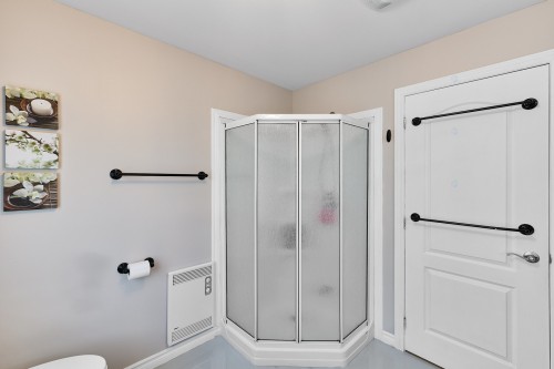 Salle de bains - 21 Rue Des Catalpas, Saint-Philippe, QC - Indoor Photo Showing Other Room