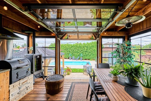 Véranda - 21 Rue Des Catalpas, Saint-Philippe, QC - Indoor With In Ground Pool
