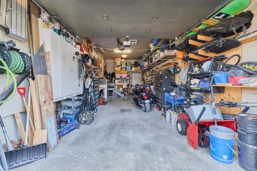 Garage - 21 Rue Des Catalpas, Saint-Philippe, QC - Indoor Photo Showing Garage