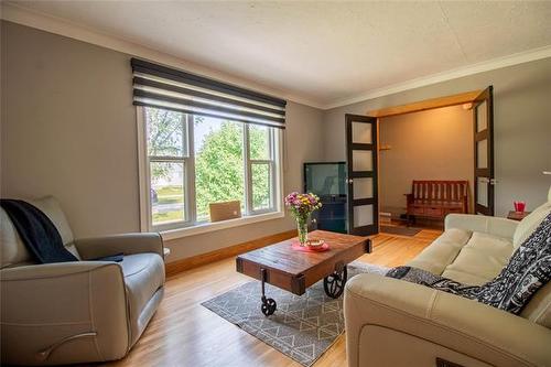 584 Centennial St, Winnipeg, MB - Indoor Photo Showing Living Room