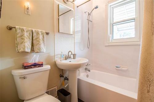 584 Centennial St, Winnipeg, MB - Indoor Photo Showing Bathroom