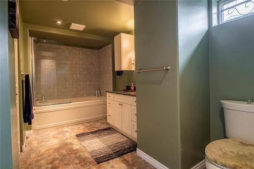 584 Centennial St, Winnipeg, MB - Indoor Photo Showing Bathroom