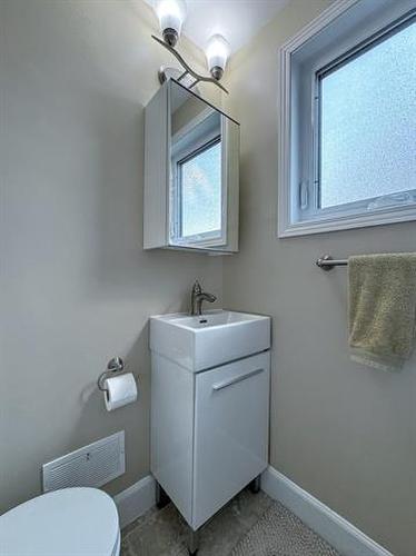 1019 Royse Ave, Winnipeg, MB - Indoor Photo Showing Bathroom