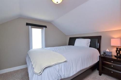 1019 Royse Ave, Winnipeg, MB - Indoor Photo Showing Bedroom
