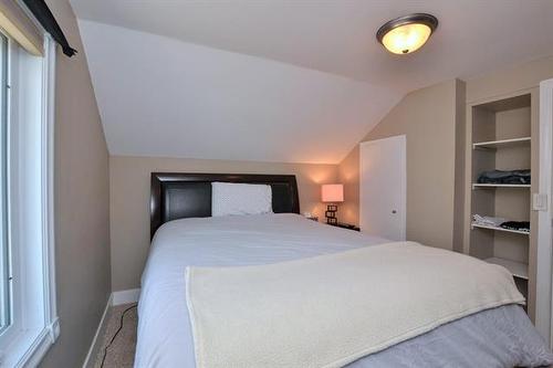 1019 Royse Ave, Winnipeg, MB - Indoor Photo Showing Bedroom