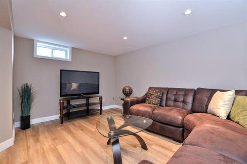 1019 Royse Ave, Winnipeg, MB - Indoor Photo Showing Living Room