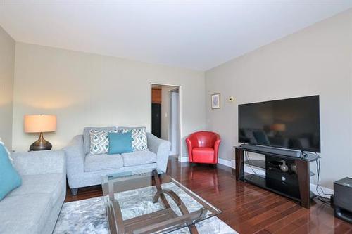 1019 Royse Ave, Winnipeg, MB - Indoor Photo Showing Living Room