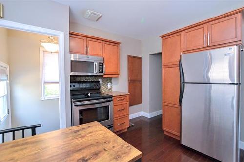 1019 Royse Ave, Winnipeg, MB - Indoor Photo Showing Kitchen