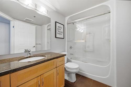 217-835 Adsum Dr, Winnipeg, MB - Indoor Photo Showing Bathroom
