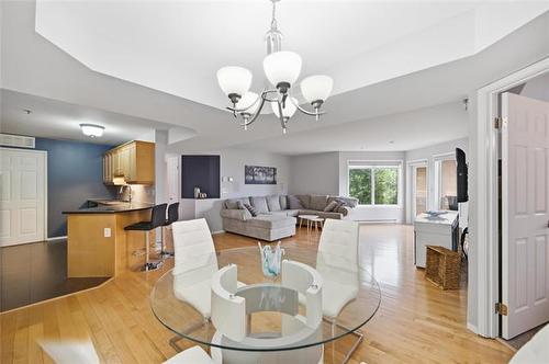 217-835 Adsum Dr, Winnipeg, MB - Indoor Photo Showing Dining Room