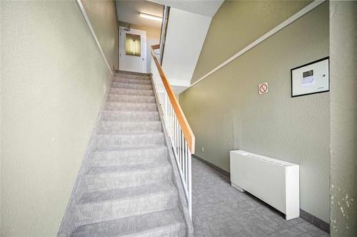 2307-100 Plaza Dr, Winnipeg, MB - Indoor Photo Showing Other Room