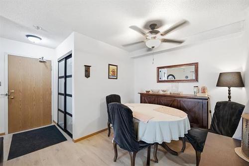 2307-100 Plaza Dr, Winnipeg, MB - Indoor Photo Showing Dining Room