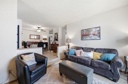 2307-100 Plaza Dr, Winnipeg, MB - Indoor Photo Showing Living Room
