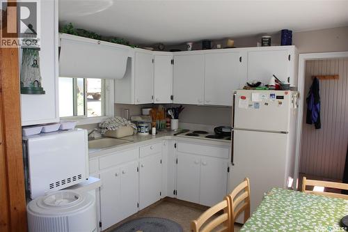 20 Lakeshore Drive, Kannata Valley, SK - Indoor Photo Showing Kitchen