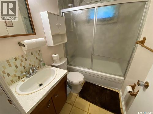 386 4Th Avenue N, Yorkton, SK - Indoor Photo Showing Bathroom