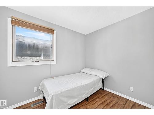 3615 10 Av Nw, Edmonton, AB - Indoor Photo Showing Bedroom