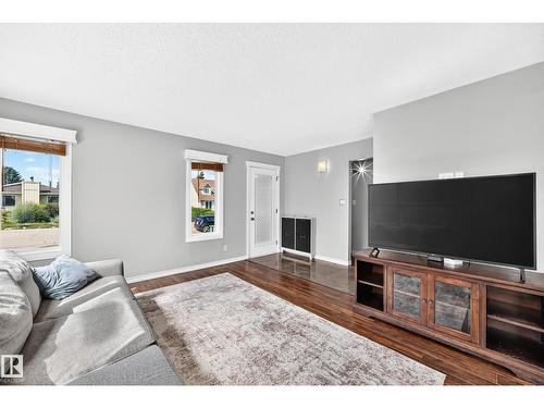 3615 10 Av Nw, Edmonton, AB - Indoor Photo Showing Living Room
