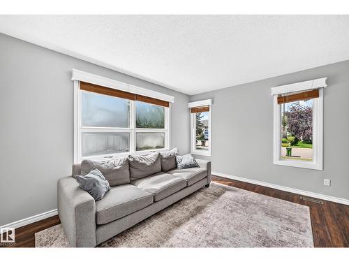 3615 10 Av Nw, Edmonton, AB - Indoor Photo Showing Living Room